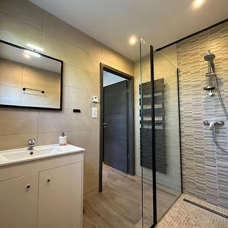 Beau F4 Dans Un écrin De Verdure