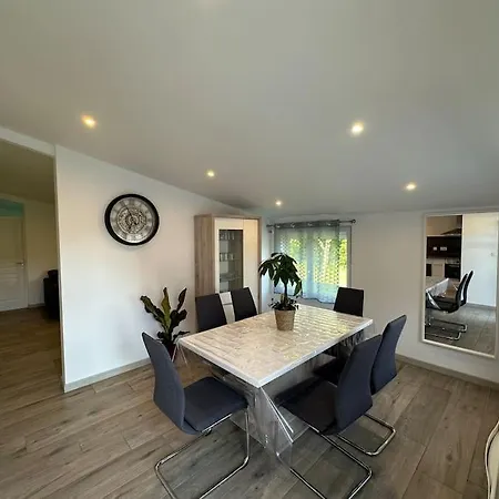 Beau F4 Dans Un écrin De Verdure *