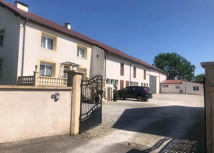 Beau F4 Dans Un Ecrin De Verdure *