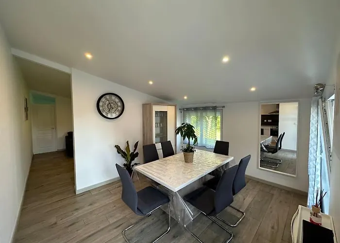 Beau F4 Dans Un Ecrin De Verdure *